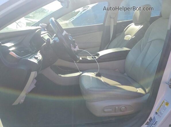 1G4ZP5SSXHU155380 2017 BUICK LACROSSE Белый Вид салона спереди