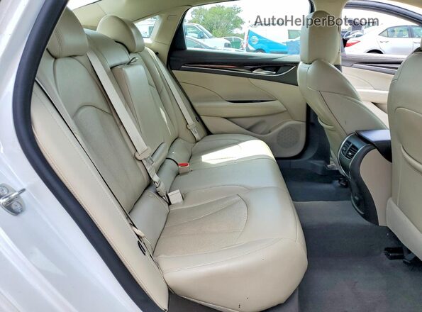 1G4ZP5SSXHU164130 2017 BUICK LACROSSE White Widok tylnych siedzeń