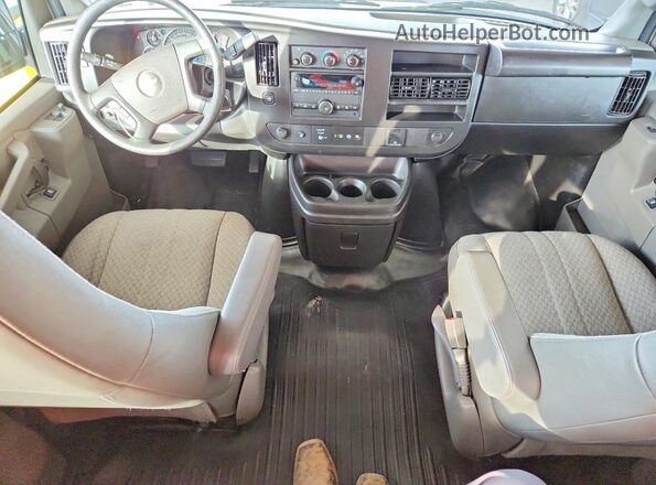 1GAZGNFP3P1206060 2023 CHEVROLET EXPRESS Белый Вид панели приборов