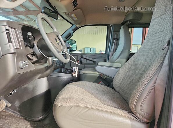 1GAZGNFP3P1206060 2023 CHEVROLET EXPRESS Белый Вид салона спереди