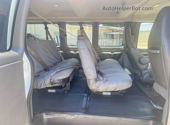 1GAZGPFG4G1167054 2016 CHEVROLET EXPRESS Белый Вид сзади