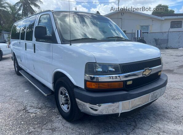 1GAZGPFG4G1167054 2016 CHEVROLET EXPRESS Белый Передняя левая четверть
