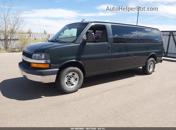 1GAZGPFG4H1292878 2017 CHEVROLET EXPRESS Silver Przód lewy