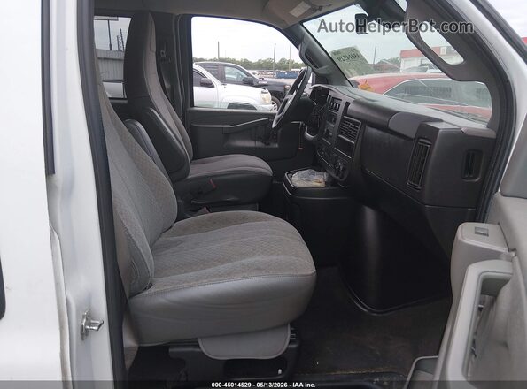 1GAZGPFG4K1295741 2019 CHEVROLET EXPRESS White Widok wnętrza z przodu