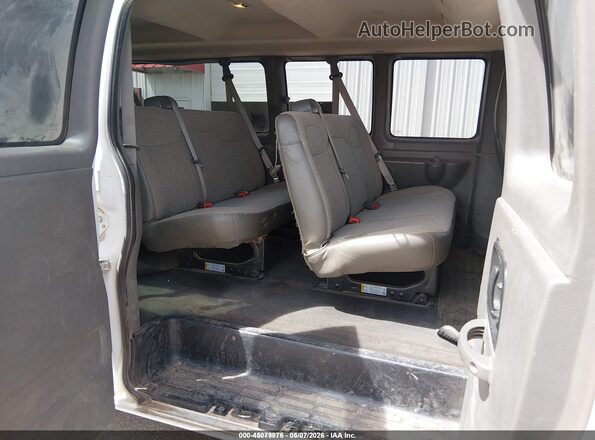 1GAZGPFG8J1301409 2018 CHEVROLET EXPRESS White Widok naklejki z numerem VIN