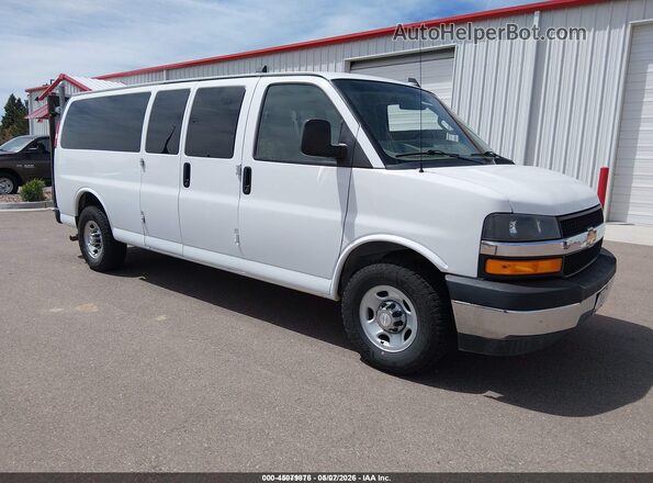 1GAZGPFG8J1301409 2018 CHEVROLET EXPRESS White Przód prawy
