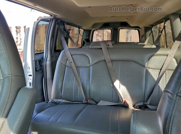 1GAZGPFP4R1202176 2024 CHEVROLET EXPRESS Белый Вид задних сидений