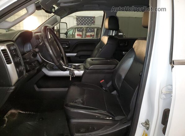 1GC1KWEG1JF147305 2018 CHEVROLET 2500 Белый Вид салона спереди
