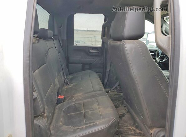 1GC2YLE75MF248045 2021 CHEVROLET SILVERADO White Vista de los asientos traseros
