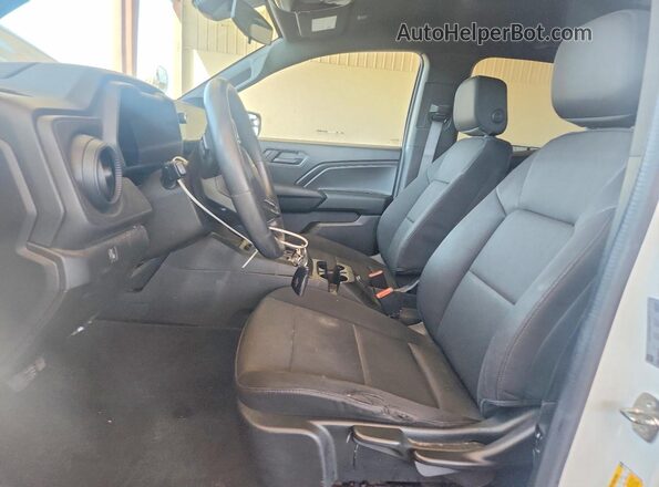 1GCGSBECXP1264306 2023 CHEVROLET COLORADO White Widok wnętrza z przodu