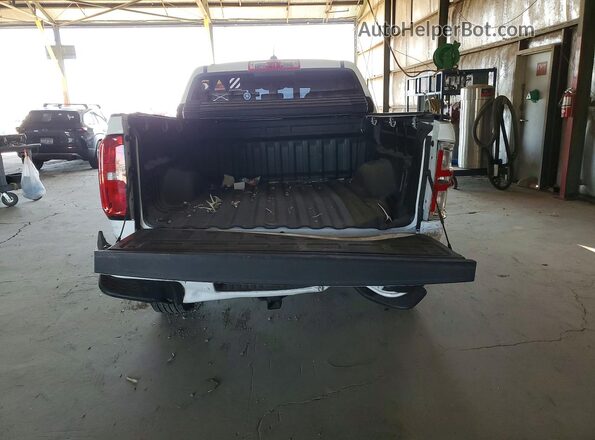 1GCGSDEN1L1235932 2020 CHEVROLET COLORADO White Вид ззаду