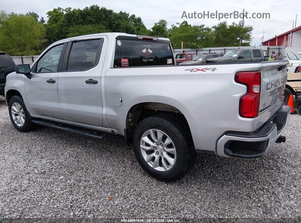 1GCPYBEK7MZ259261 2021 CHEVROLET SILVERADO Silver Widok z przodu