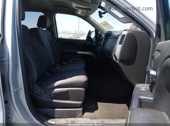 1GCRCREC7JZ117626 2018 CHEVROLET SILVERADO Серебряный Вид салона спереди