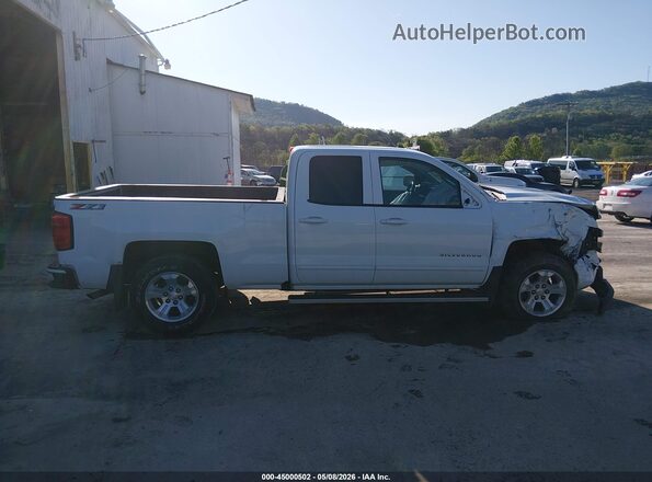 1GCVKREC2JZ219790 2018 CHEVROLET SILVERADO Белый Вид задней части салона