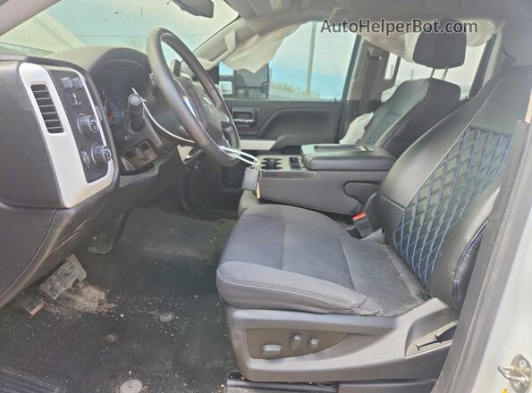 1GCVKREC4JZ110618 2018 CHEVROLET SILVERADO Белый Вид салона спереди