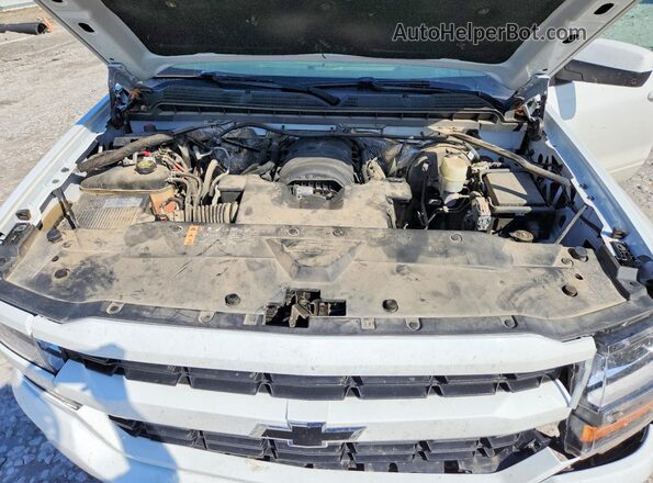 1GCVKREC5HZ113876 2017 CHEVROLET SILVERADO White Widok wnętrza z tyłu