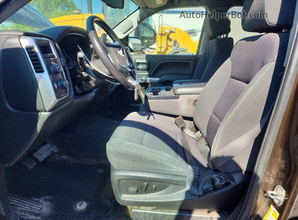 1GCVKREC6JZ205472 2018 CHEVROLET SILVERADO Brown Front interior view