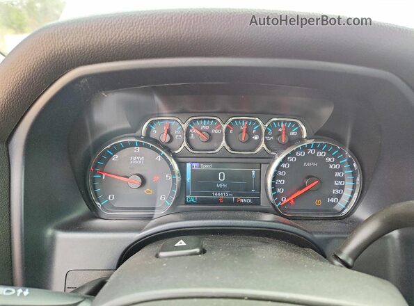 1GCVKREC6JZ238875 2018 CHEVROLET SILVERADO Белый Вид щитка приборов