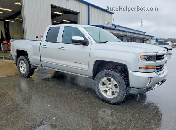 1GCVKREC8JZ358385 2018 CHEVROLET SILVERADO Серебряный Передняя правая четверть