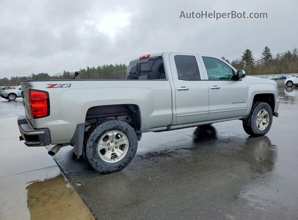 1GCVKREC8JZ358385 2018 CHEVROLET SILVERADO Серебряный Задняя правая четверть