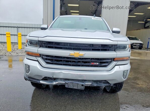 1GCVKREC8JZ358385 2018 CHEVROLET SILVERADO Серебряный Вид спереди