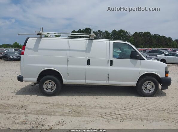 1GCWGAF7XN1165412 2022 CHEVROLET EXPRESS Белый Вид задней части салона