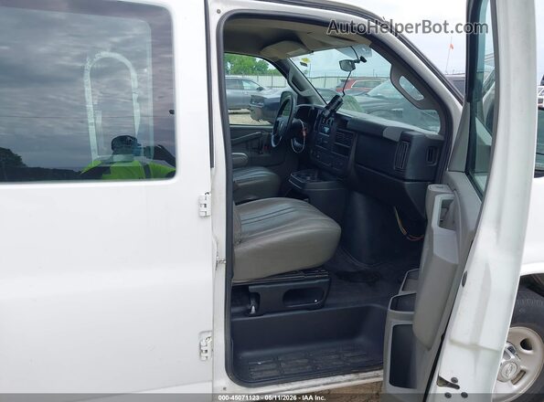 1GCWGAFF5G1272894 2016 CHEVROLET EXPRESS White Widok wnętrza z przodu