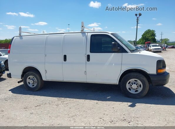 1GCWGAFF6G1118601 2016 CHEVROLET EXPRESS Белый Вид задней части салона