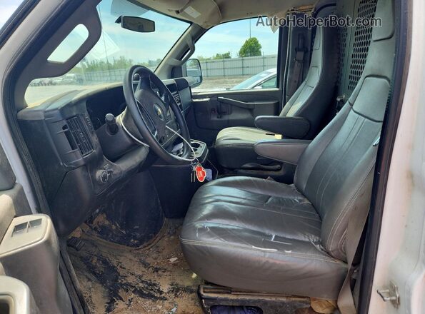 1GCWGAFF7G1132894 2016 CHEVROLET EXPRESS Белый Вид салона спереди