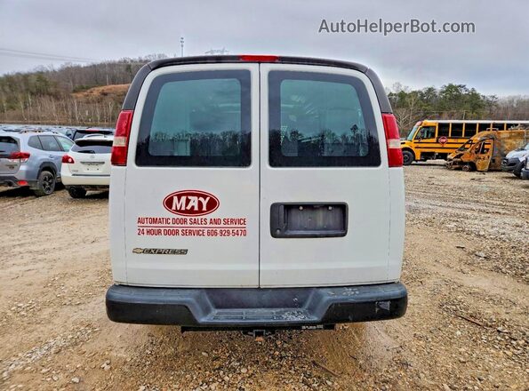 1GCWGAFG3H1112359 2017 CHEVROLET EXPRESS Белый Вид сзади