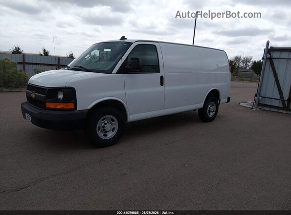 1GCWGAFG3H1261161 2017 CHEVROLET EXPRESS Белый Передняя левая четверть
