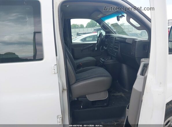 1GCWGAFG5L1230566 2020 CHEVROLET EXPRESS White Սալոնի դիմացի տեսք