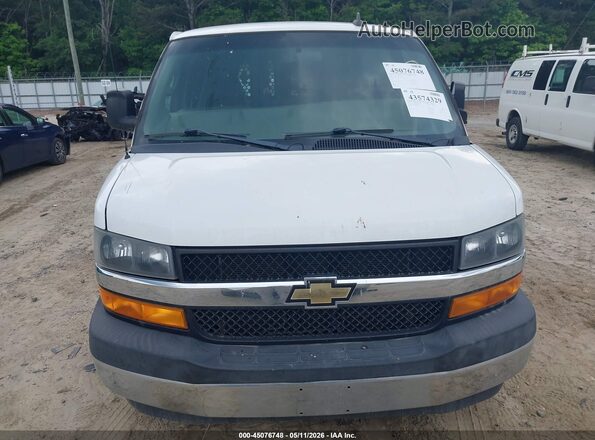 1GCWGAFG5L1230566 2020 CHEVROLET EXPRESS White Դիմացի տեսք