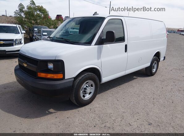 1GCWGAFG7H1247473 2017 CHEVROLET EXPRESS Белый Передняя левая четверть