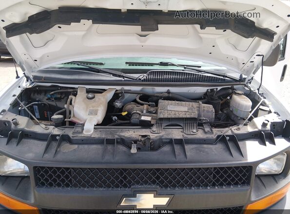 1GCWGAFG7H1247473 2017 CHEVROLET EXPRESS Белый Вид сзади