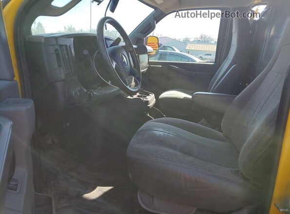 1GCWGAFP0L1156957 2020 CHEVROLET EXPRESS Желтый Вид салона спереди
