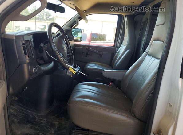 1GCWGAFP1N1174631 2022 CHEVROLET EXPRESS Белый Вид салона спереди