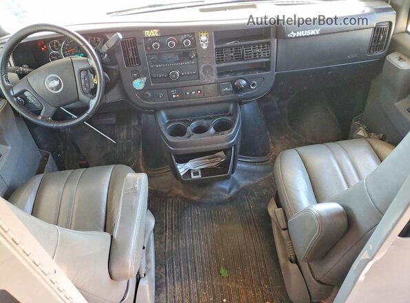 1GCWGAFP1N1174631 2022 CHEVROLET EXPRESS Белый Вид панели приборов