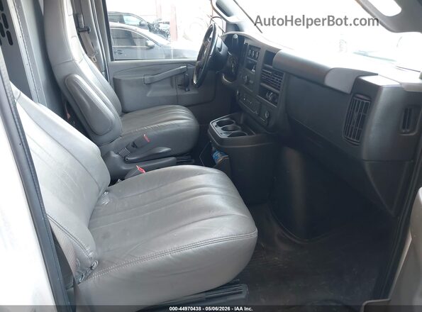 1GCWGAFP2L1174120 2020 CHEVROLET EXPRESS Белый Передняя правая четверть