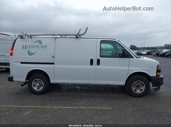 1GCWGAFP3J1339248 2018 CHEVROLET EXPRESS Белый Вид задней части салона