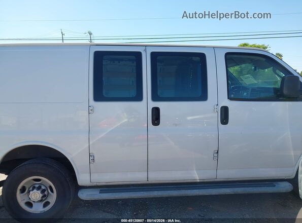 1GCWGAFP5N1155080 2022 CHEVROLET EXPRESS White Widok wnętrza z tyłu