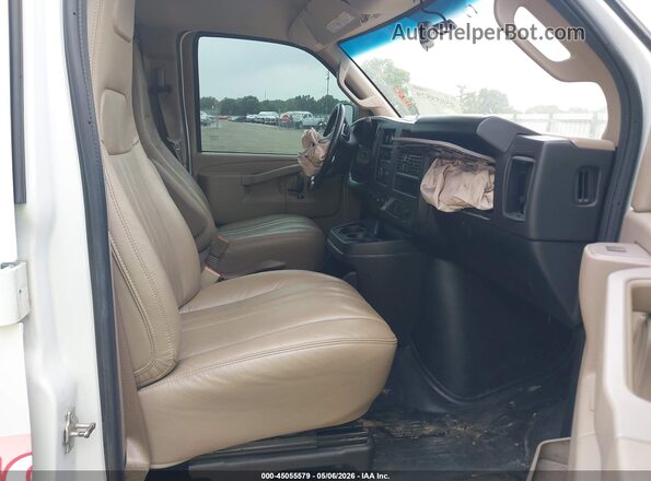 1GCWGAFP8P1156436 2023 CHEVROLET EXPRESS White Vista interior delantera