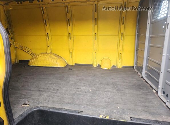 1GCWGAFP9K1338946 2019 CHEVROLET EXPRESS Желтый Вид задней части салона