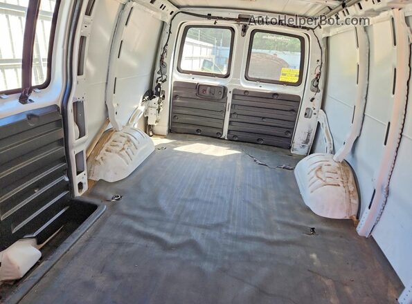 1GCWGAFP9N1180791 2022 CHEVROLET EXPRESS Белый Вид задних сидений