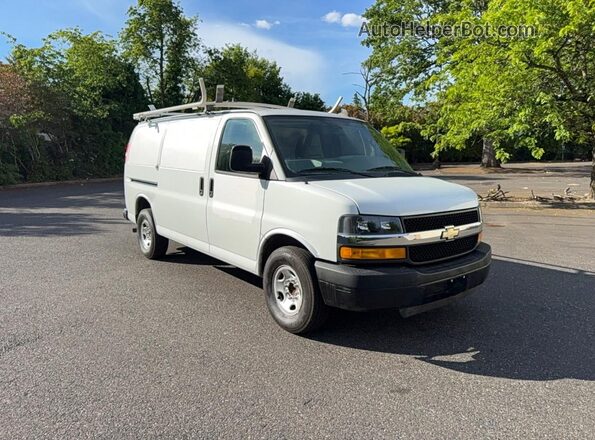 1GCWGAFPXJ1186254 2018 CHEVROLET EXPRESS White Przód lewy