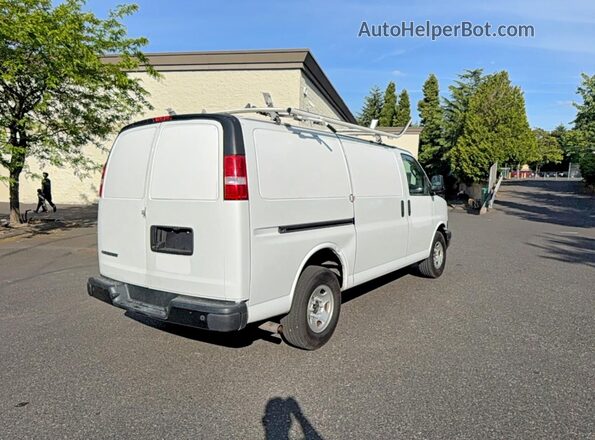 1GCWGAFPXJ1186254 2018 CHEVROLET EXPRESS White Przód prawy