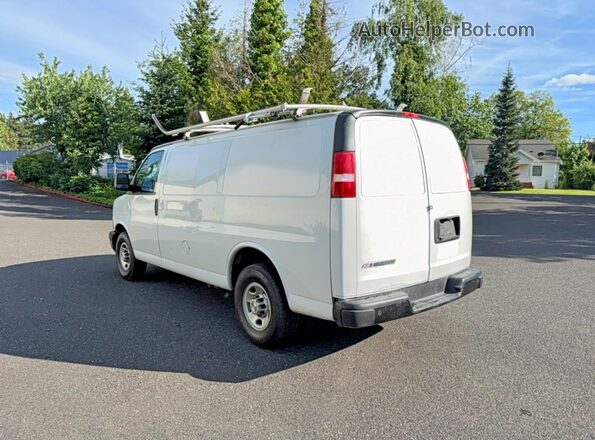1GCWGAFPXJ1186254 2018 CHEVROLET EXPRESS White Tył prawy