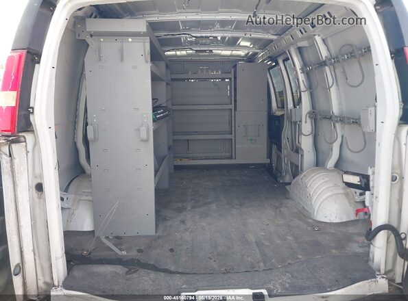 1GCWGAFPXK1332556 2019 CHEVROLET EXPRESS White Widok naklejki z numerem VIN