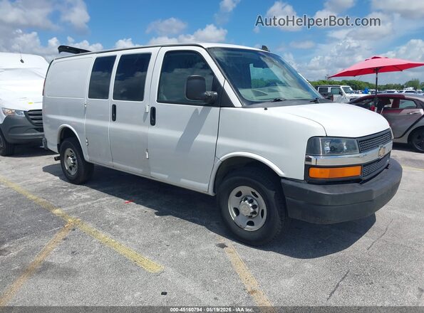 1GCWGAFPXK1332556 2019 CHEVROLET EXPRESS White Przód prawy