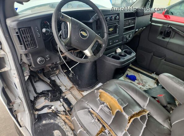 1GCWGAFPXK1333805 2019 CHEVROLET EXPRESS Белый Вид панели приборов